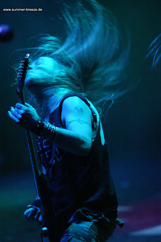 Bild eines Mitglieds der Band Children Of Bodom beim Live-Auftritt.